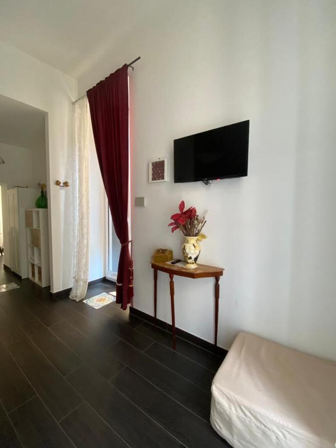 A Casa Di Claudia Apartment เนเปิลส์ ภายนอก รูปภาพ