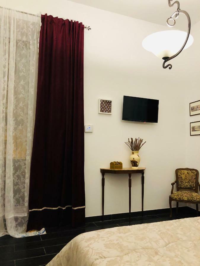 A Casa Di Claudia Apartment เนเปิลส์ ภายนอก รูปภาพ